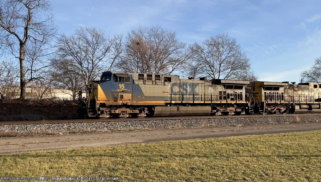 CSX 15 leads M370.